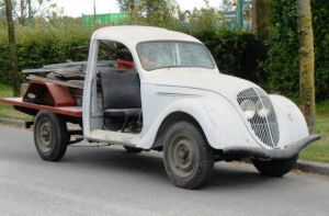 11-aa-11 peugeot-202-vh-pickup-met-huif-alleen-nog-opbouwen-14673325-1[1]